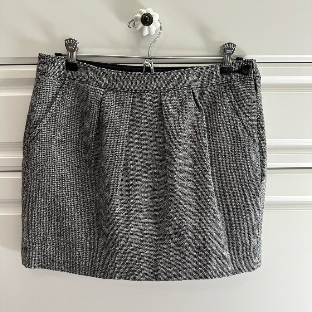 Size 4 Black & White Tweed Short Skirt with Pockets Side Zip Pleated Font
